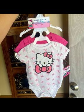 Hello Kitty White and Pink Graphic Baby Bodysuit Set